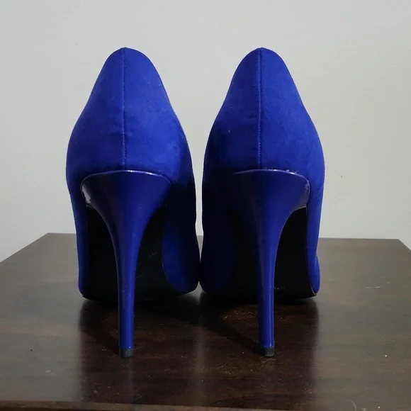 Shoes - Picture 3 of 4